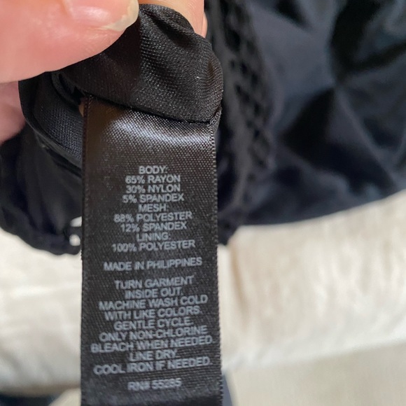 Express knee length w/ mesh cutout size 0 - Picture 6 of 6